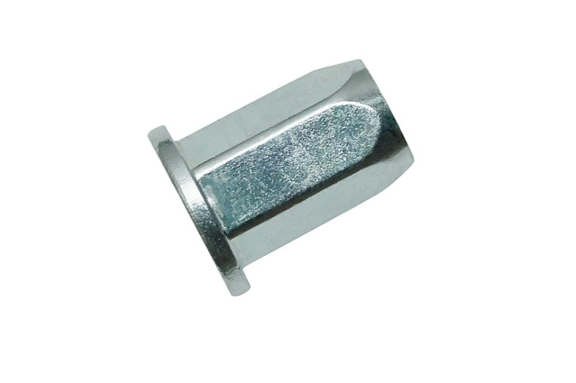 Заклёпка-гайка стальная с плоским бортиком закрытая