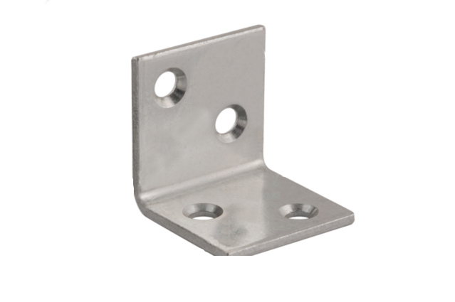 Пластина перфорированная угловая с одинаковыми отверстиями